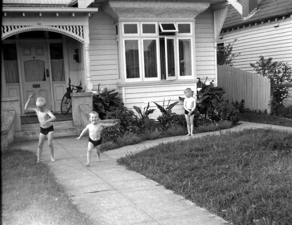Tom, Jan and Stefan playing, around 1962 in Carnegie